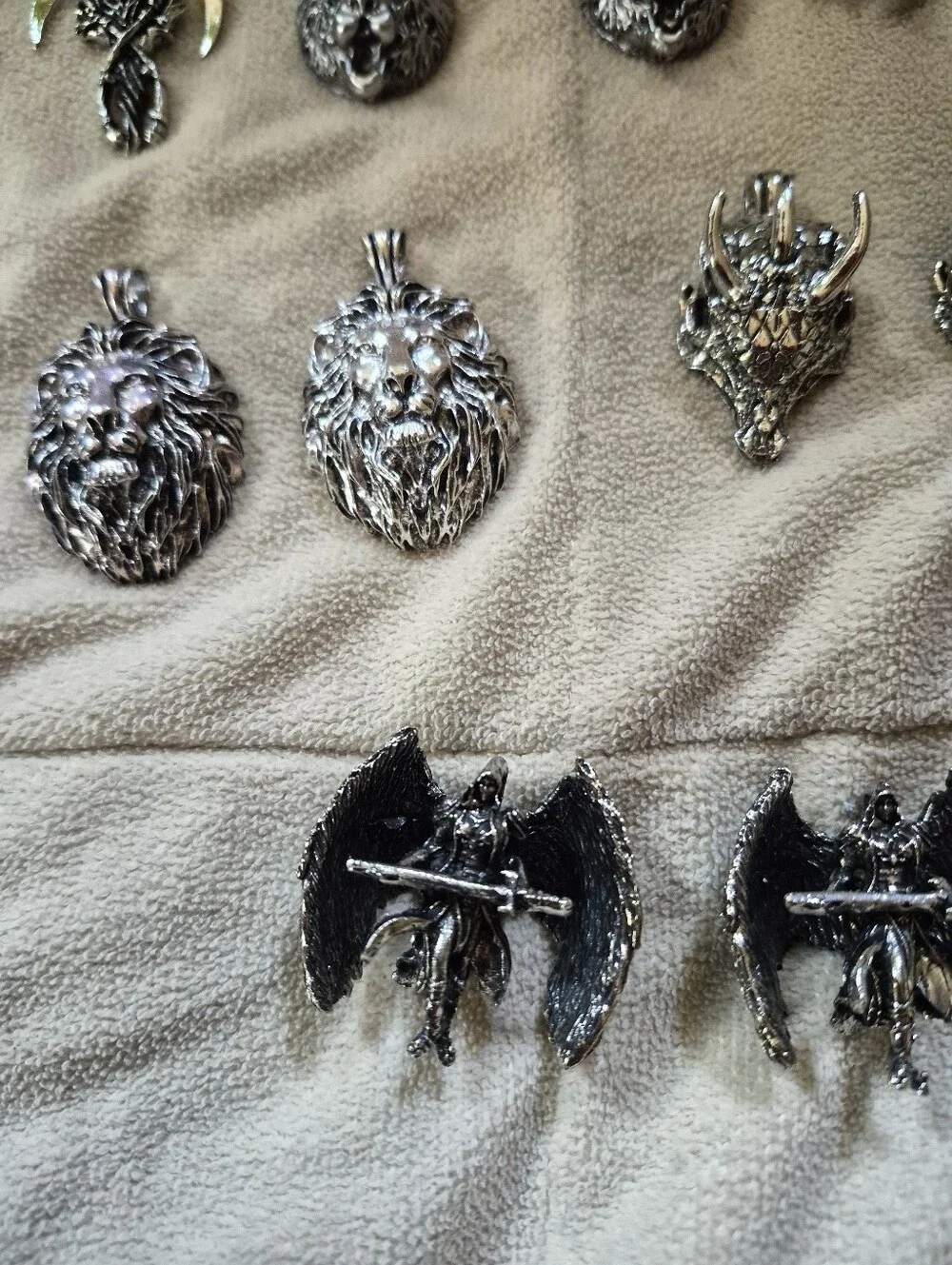 BRAND NEW PENDANTS! Several Stainless Stèel pendants. Animal & Myth Pendant Lot